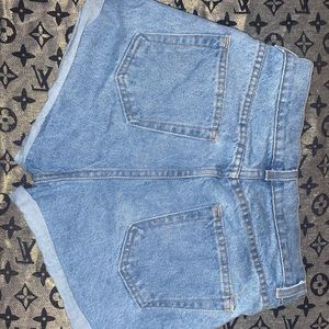 PERFECT CONDITION BRANDY MOM JEAN SHORTS